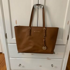 Michael Kors Jet Set Travel Large Saffiano Tote